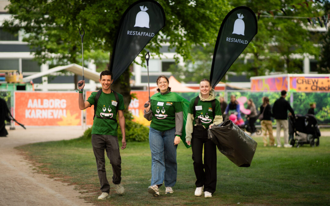 Kæmpe indsats dagen derpå: 850 frivillige rydder op efter Aalborg Karneval
